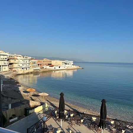 Beach Retreat In Town Corinth Exterior foto