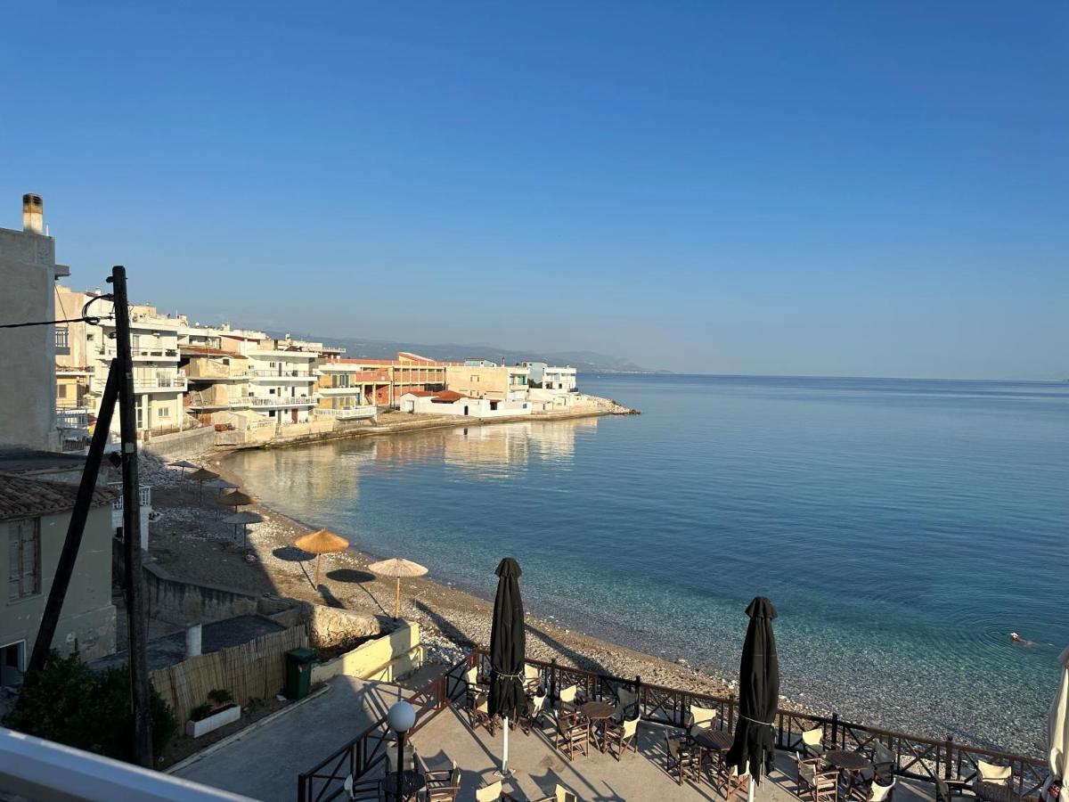 Beach Retreat In Town Corinth Exterior foto